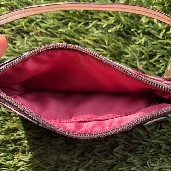 *HOST PICK* ⭐️🎉 Coach satin wristlet with gold leather piping - Picture 4 of 5